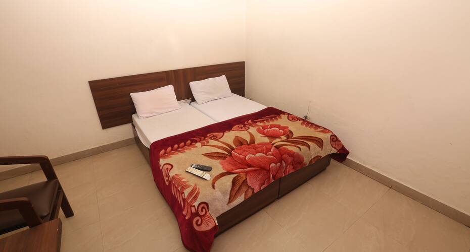 Sharda Shyam Lodge, Allahabad 5